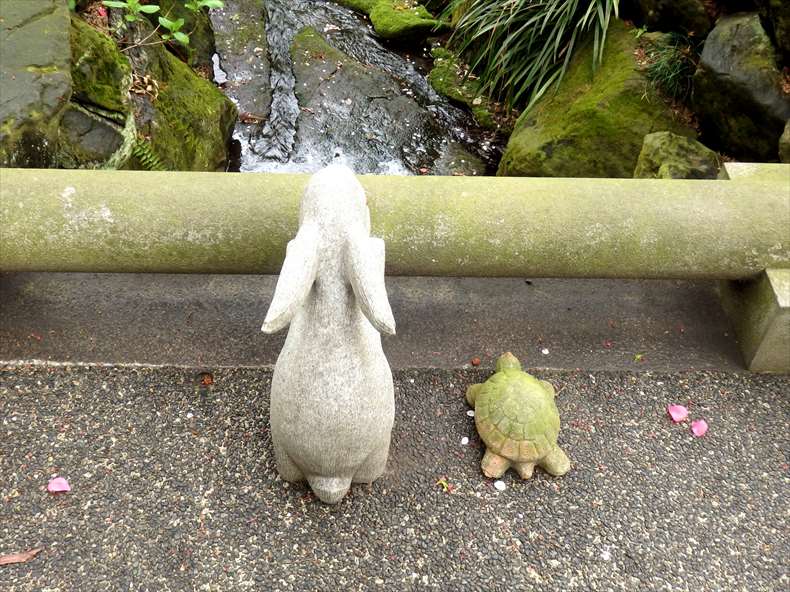 明月院うさぎの像